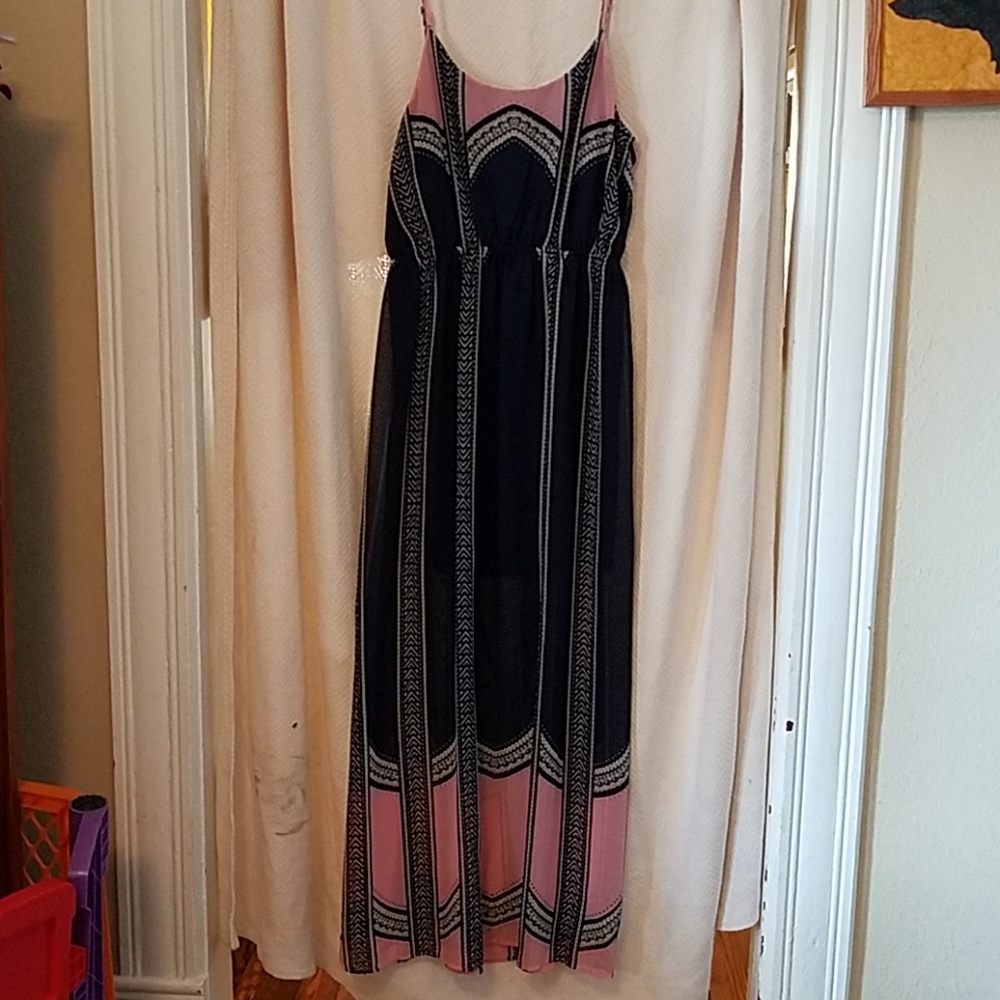 Maxi dress with cutout in back